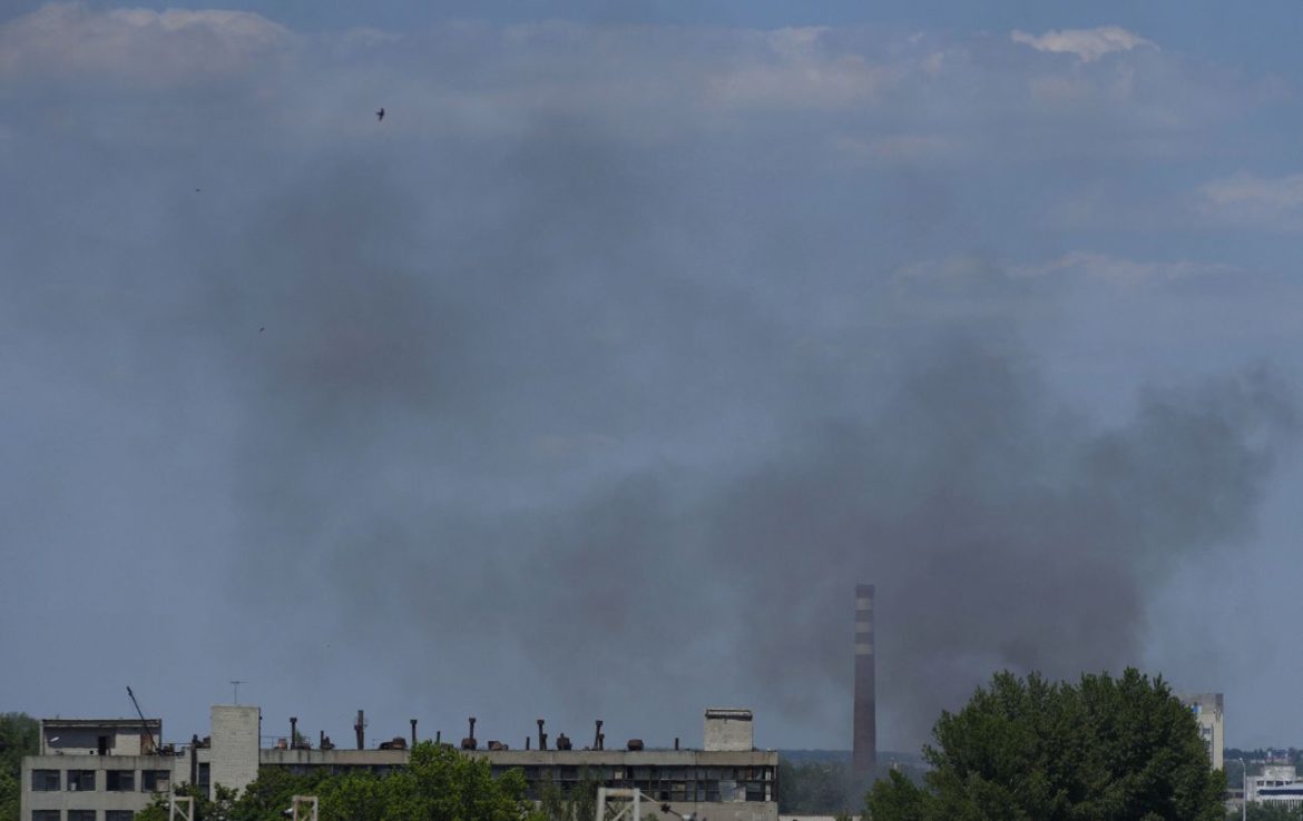 В Маріуполі пролунали два вибухи, один з них – в районі аеропорту, – міськрада