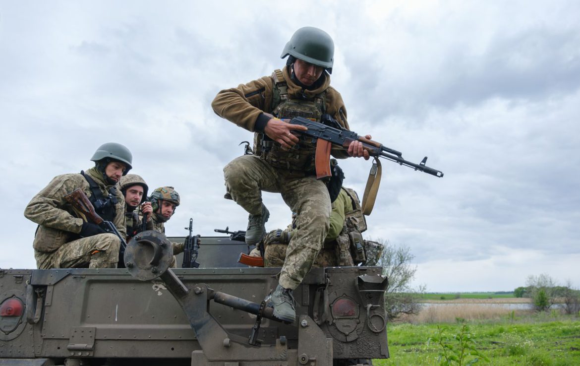 Тарнавський: Захисники таврійського напрямку впевнено нищать ворога. За добу втрати окупантів майже п’ять рот вбитими та пораненими