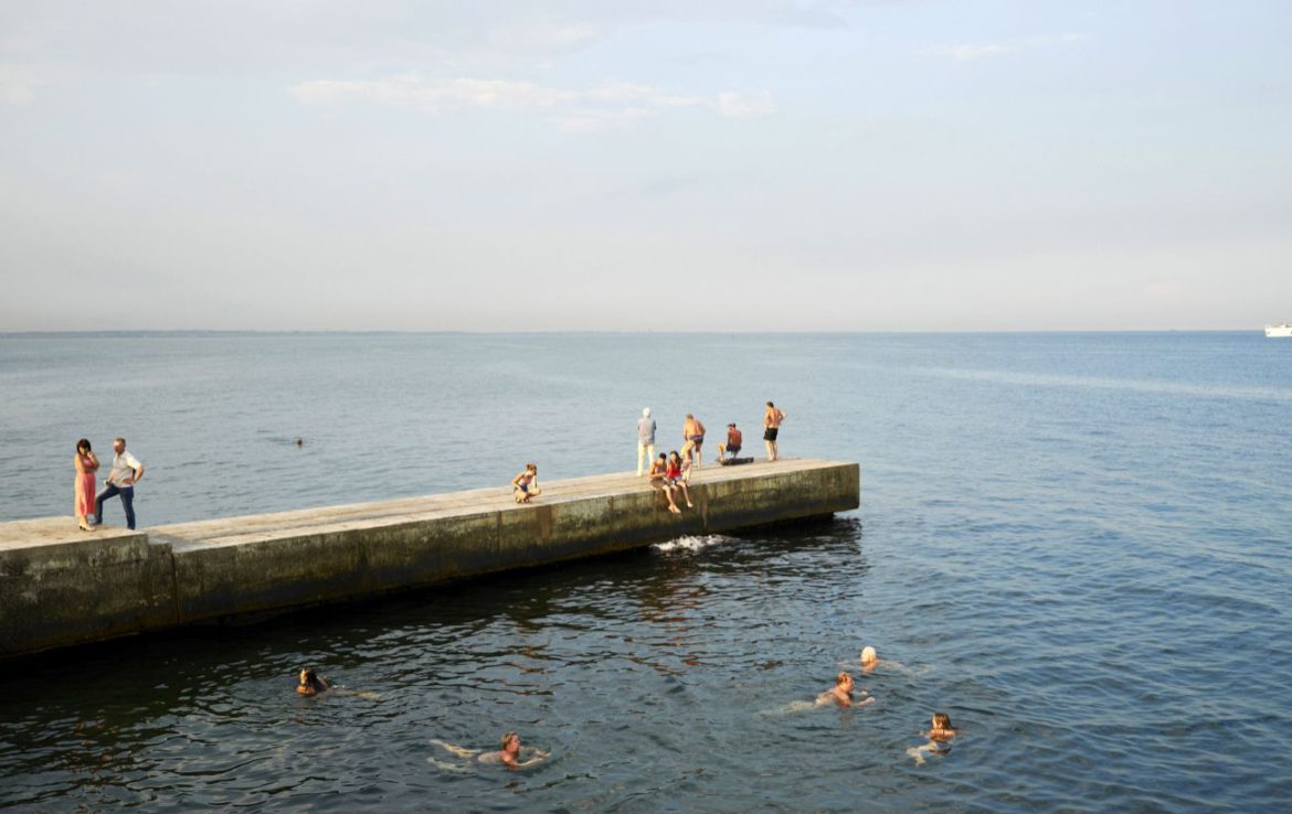 «Вода небезпечна»: влада Херсонщини заборонила жителям купатися у водоймах