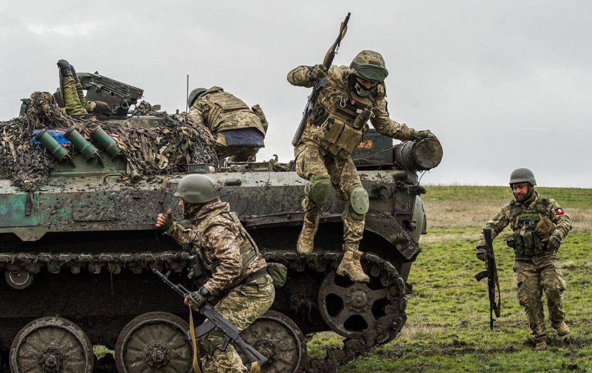 Нацгвардійці закріплюються на рубежах, ворог намагається штурмувати, – в НГУ про Урожайне