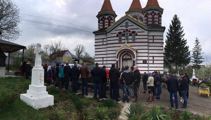 Українцям пояснили, чи законне вручення повісток біля церков