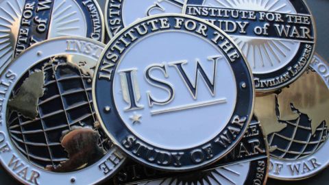 Хотів показати себе "лідером" та відповісти МКС на ордер - ISW про візит путіна до Маріуполя