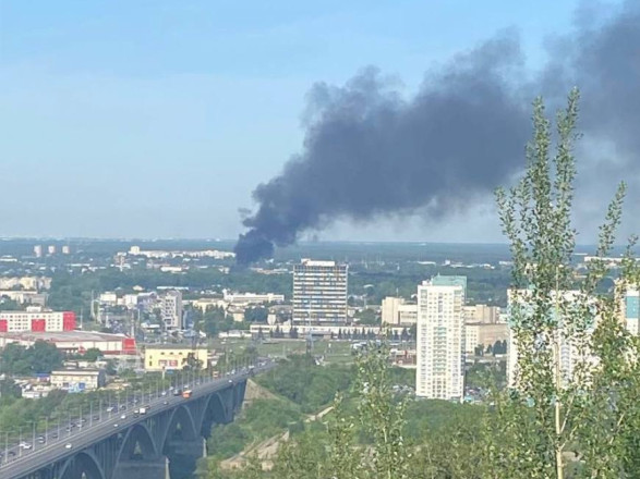 У російському нижньому новгороді палає завод кріпильних виробів – росЗМІ