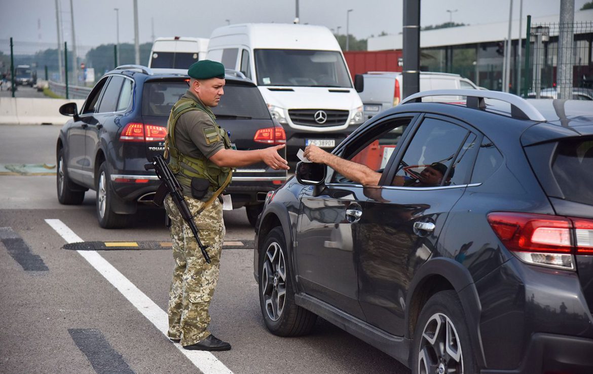 Що потрібно для в’їзду дитини з іноземним свідоцтвом про народження в Україну: пояснення МВС