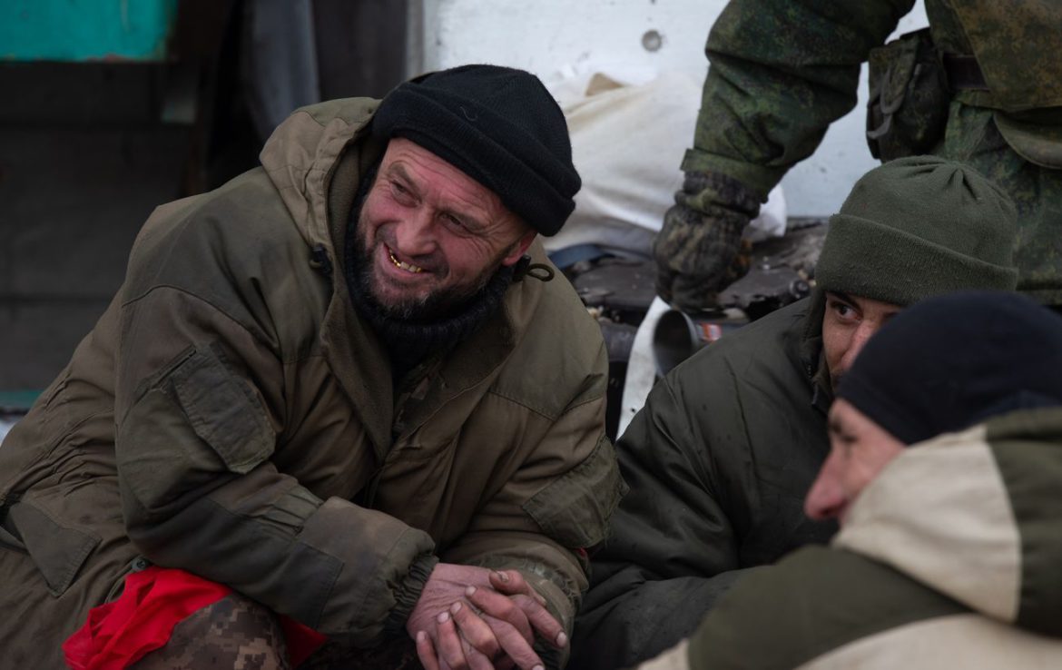 Хоче втікти з фронту з награбованим. ГУР перехопило розмову окупанта з сім'єю