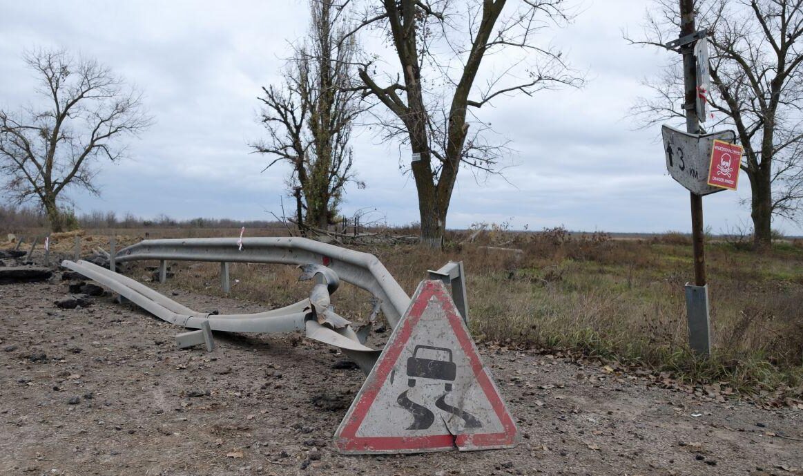 Під Черніговом на міні підірвалося авто з людьми: дорослі загинули