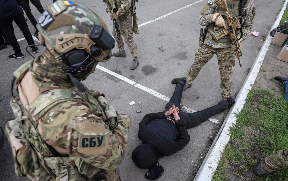 Розвідували позиції ППО. В Одесі спіймали двох російських агентів (фото)