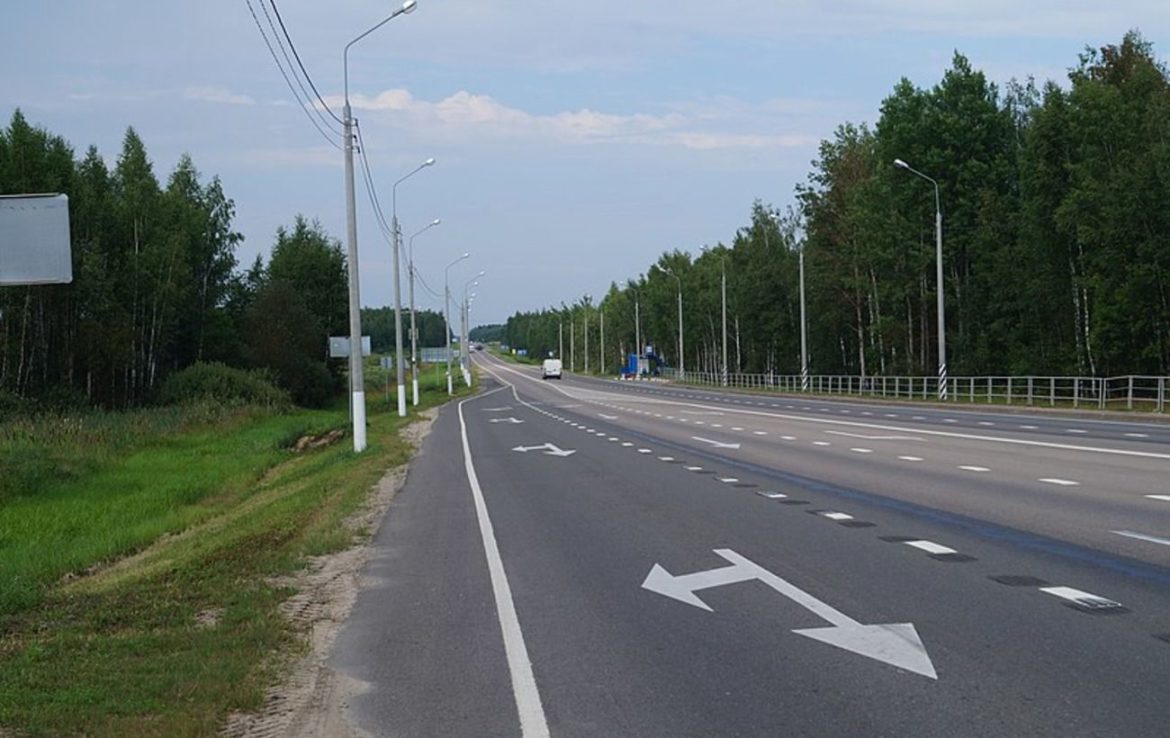 У РФ два дрони впали на трасі, що веде від Москви до кордону з Україною