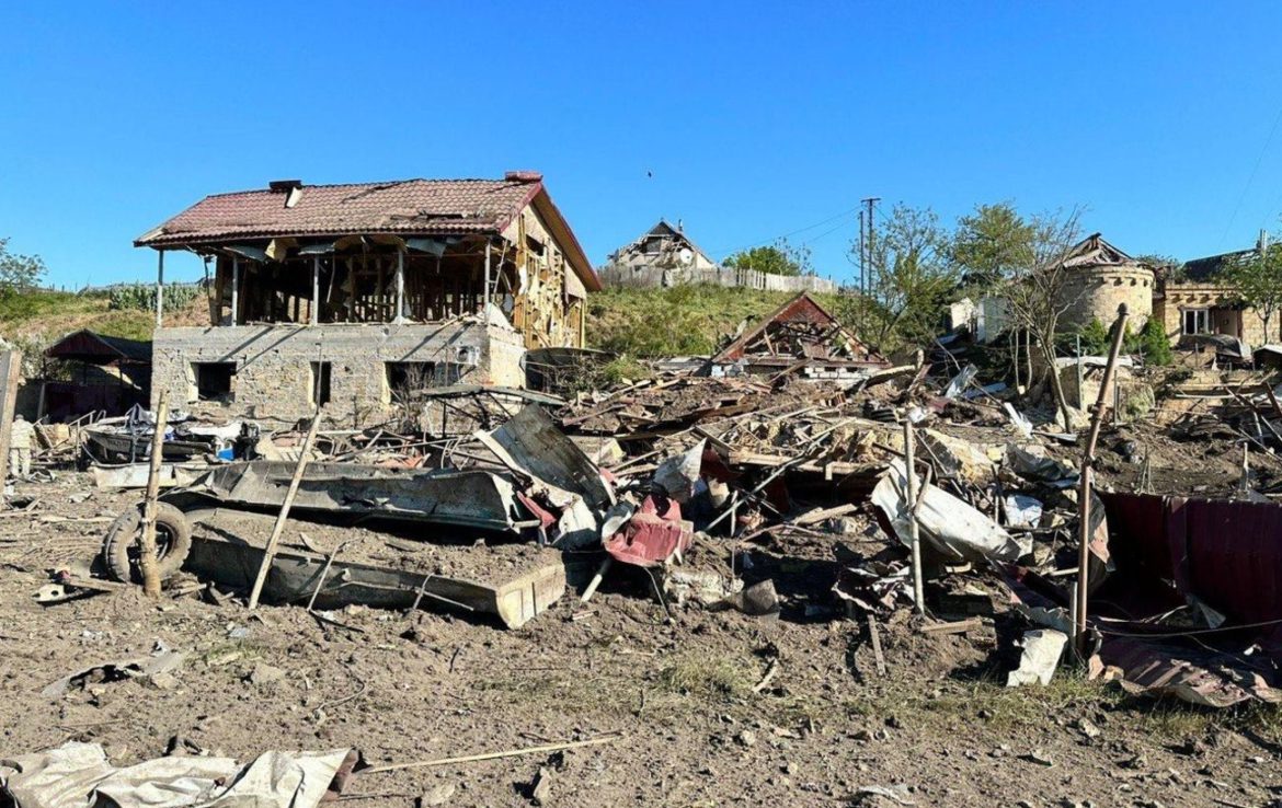 Росіяни вночі скинули дві керовані авіабомби на село у Херсонській області