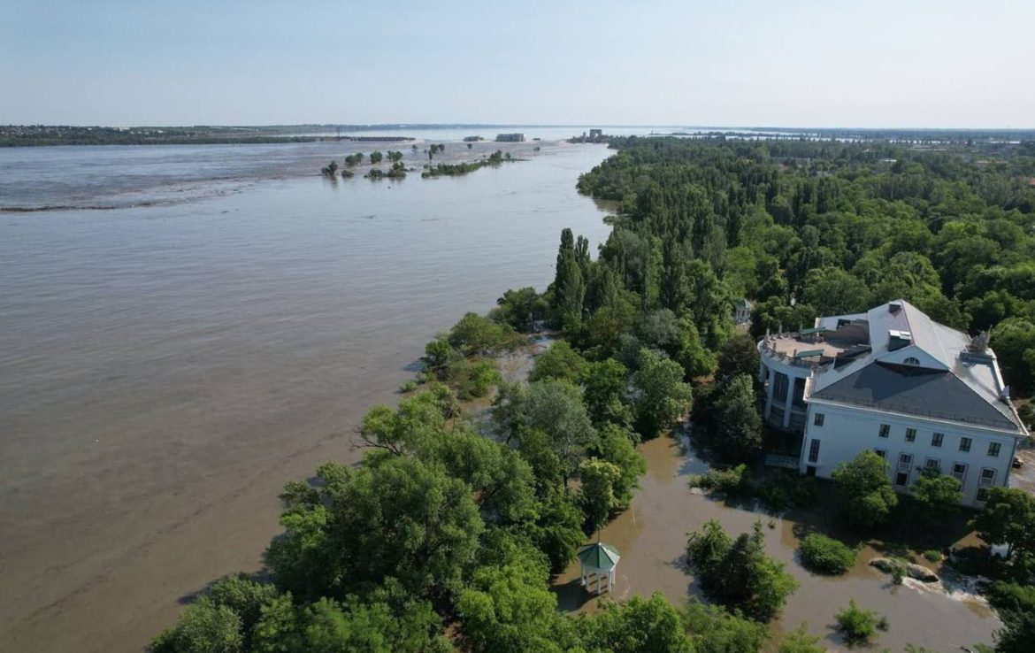 Відсьогодні в трьох областях заборонено купатися та ловити рибу