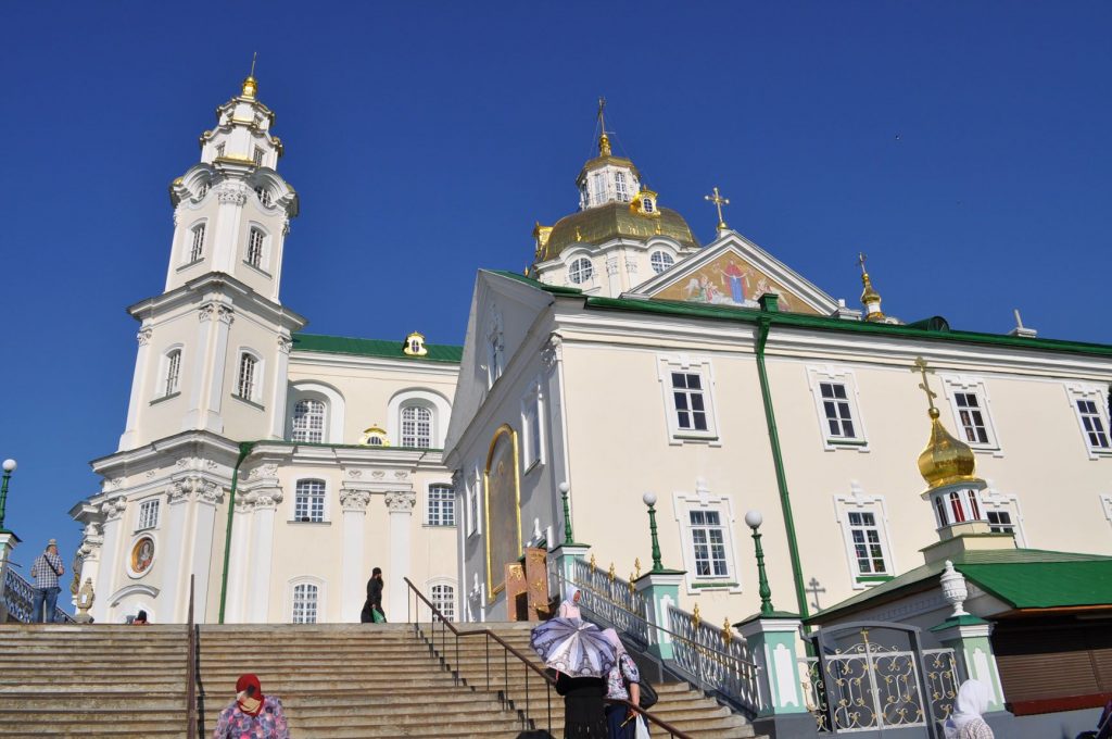 У Почаївській лаврі торгують підробленими ювелірними виробами