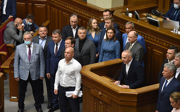 Луценко: Зараз парламент може отримати повагу суспільства. Голосуючи за нові правила мобілізації, відправте на фронт по 10% чоловіків від кожної фракції