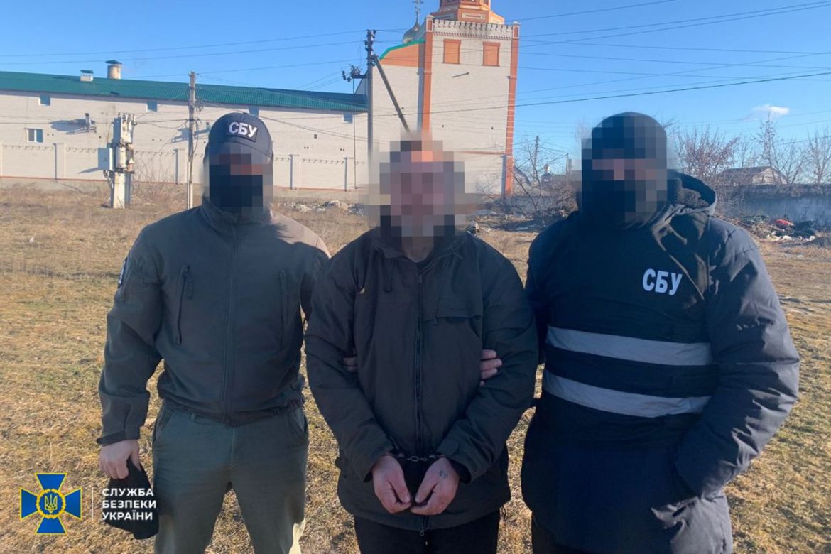 СБУ затримала у Києві прокремлівського блогера, який переховувався від правосуддя в монастирі УПЦ (МП)