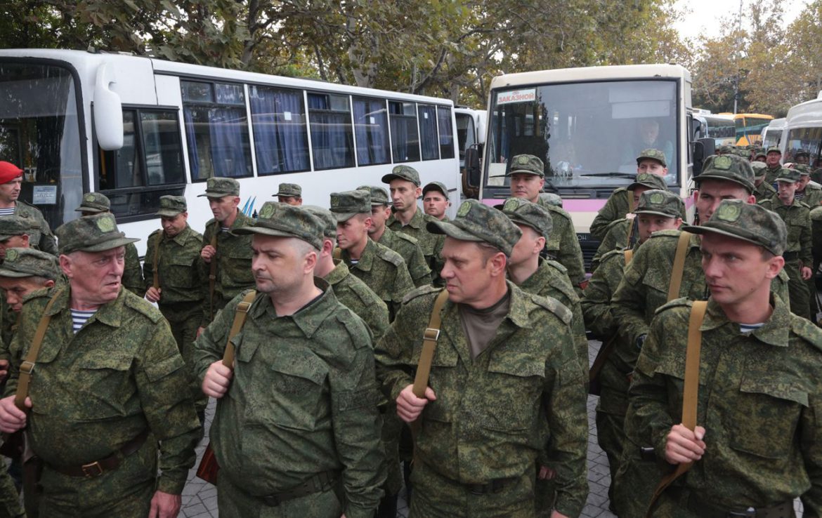 Росіяни вишукують резервістів в Луганській області, – ЦНС