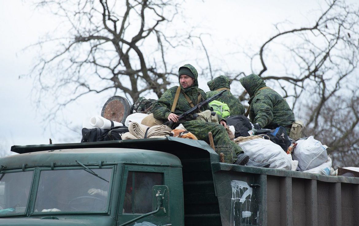 ЦНС: на Донбасі дезертували мобілізовані РФ “зеки”, вбивши солдатів і викравши зброю