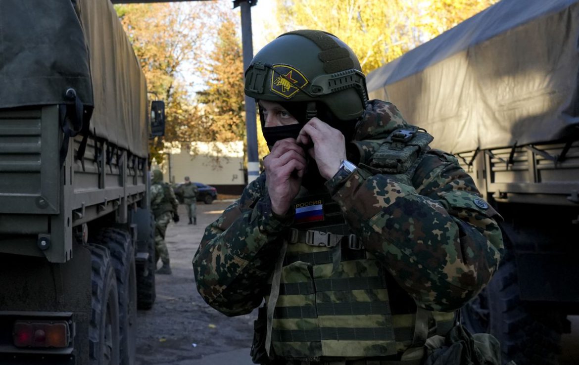 Ворог наступає на низці напрямків