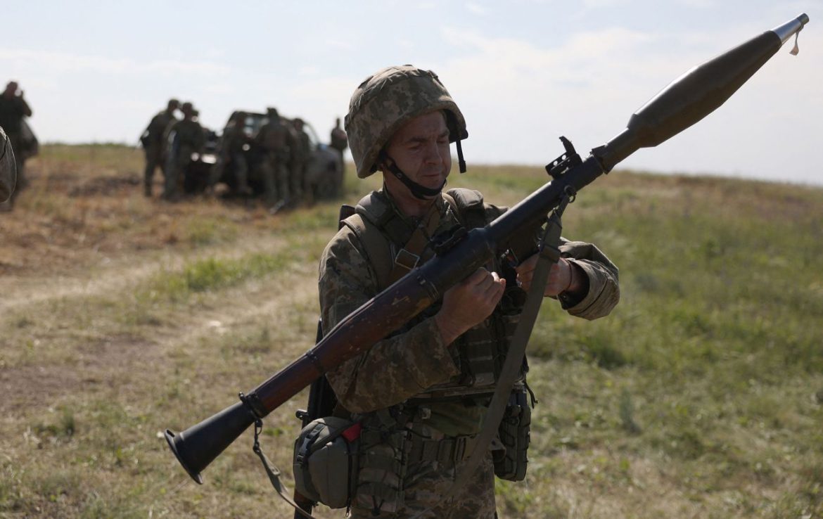 ЗСУ на Таврійському напрямку знищили більше двох рот ворога та 8 складів зі зброєю