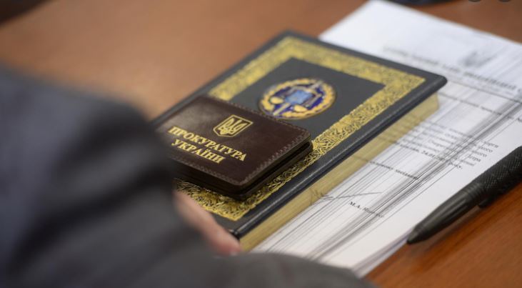 Прокурор Андрій Грек придбав люксовий позашляховик, а його родина володіє кількома квартирами