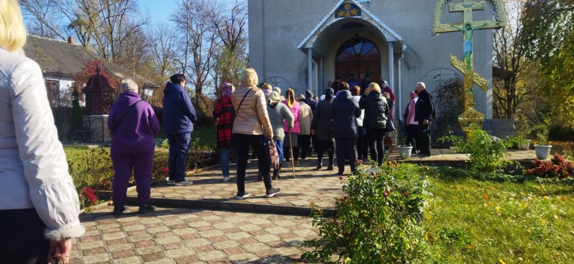 Півтора року поневірянь. Громада ПЦУ на Хмельниччині нарешті молиться в своєму храмі