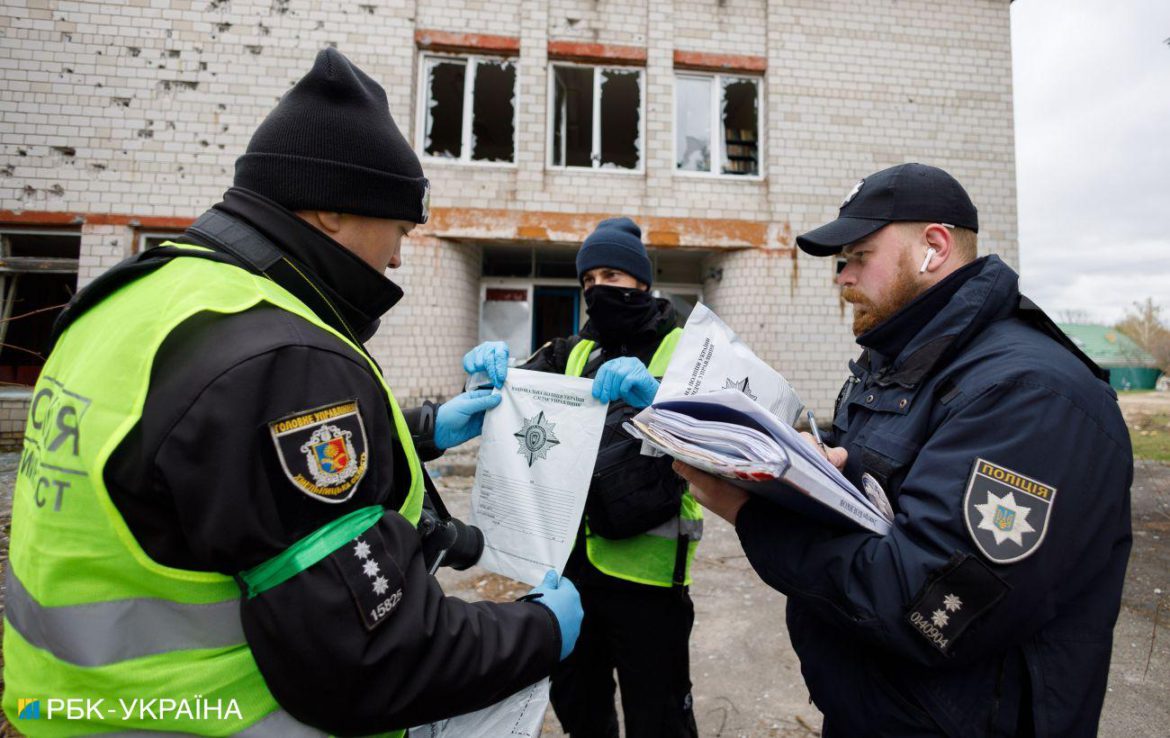 У школі під Херсоном поліція знайшла касетні боєприпаси РФ (фото)