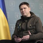 Війна - це не голівудський блокбастер. Подоляк відповів "вболівальникам із трибун"