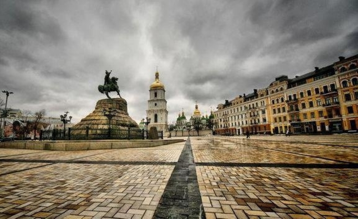 Негода не відступає: синоптики попереджають про дощі та грози завтра (мапа)