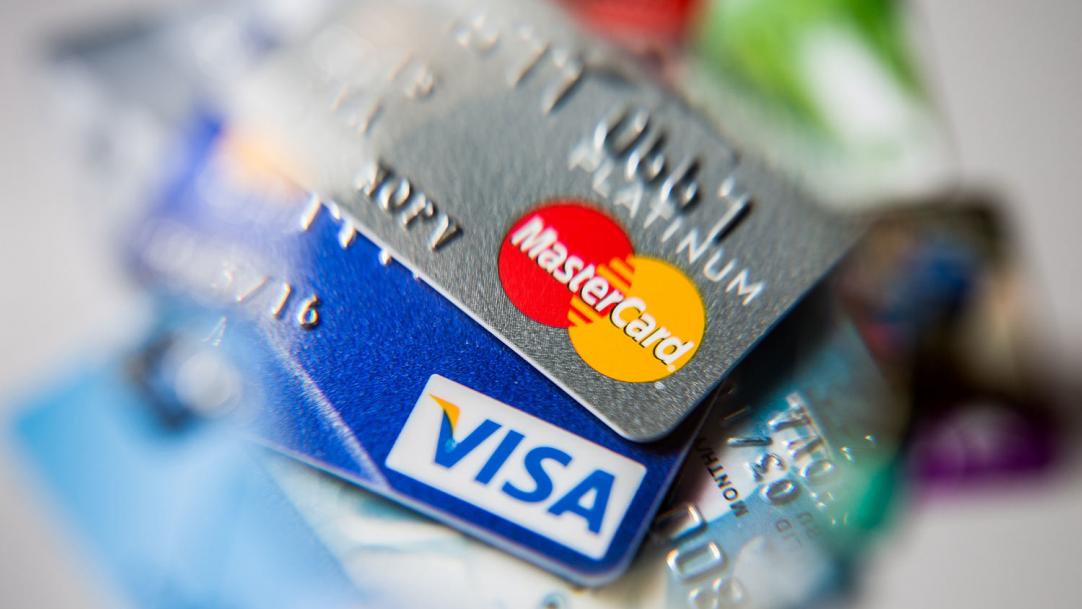 Visa та MasterCard підвищать комісії для власників банківських карток