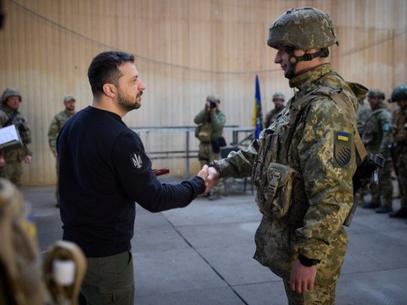 Зеленський відвідав українських захисників на передовій в Авдіївці