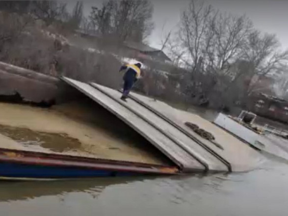 В українському порту Рені затонула румунська баржа з пшеницею – ЗМІ