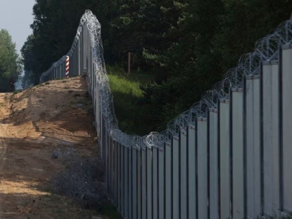 У масках і білоруській формі: на польських прикордонників напали невідомі