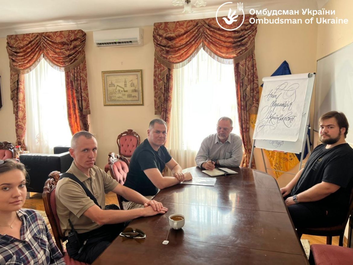 Обмеження права на свободу пересування, права на життя, а також катування людей голодом на території Національного заповідника «Києво-Печерська лавра»