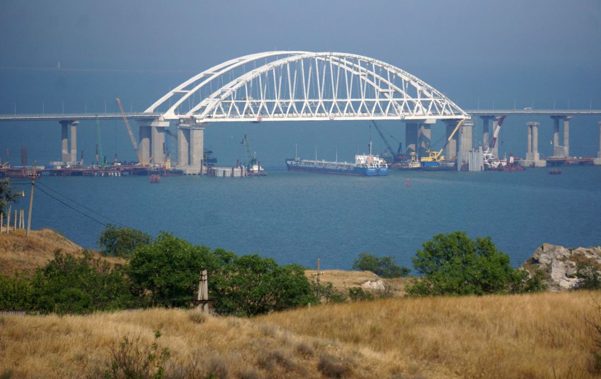 Британська розвідка оцінила здатність Москви захистити Кримський міст від ударів