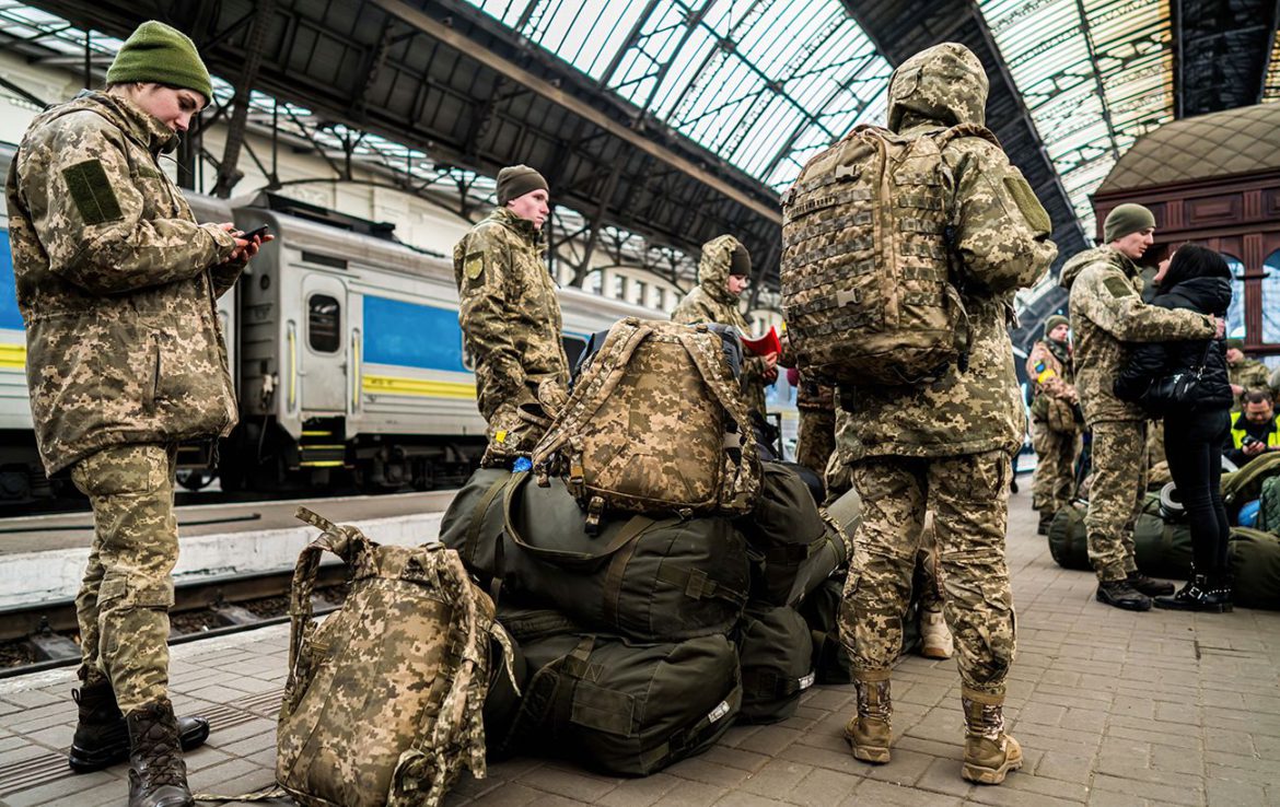 Охочих вступити до ЗСУ за контрактом чекає випробувальний термін. Рада ухвалила закон