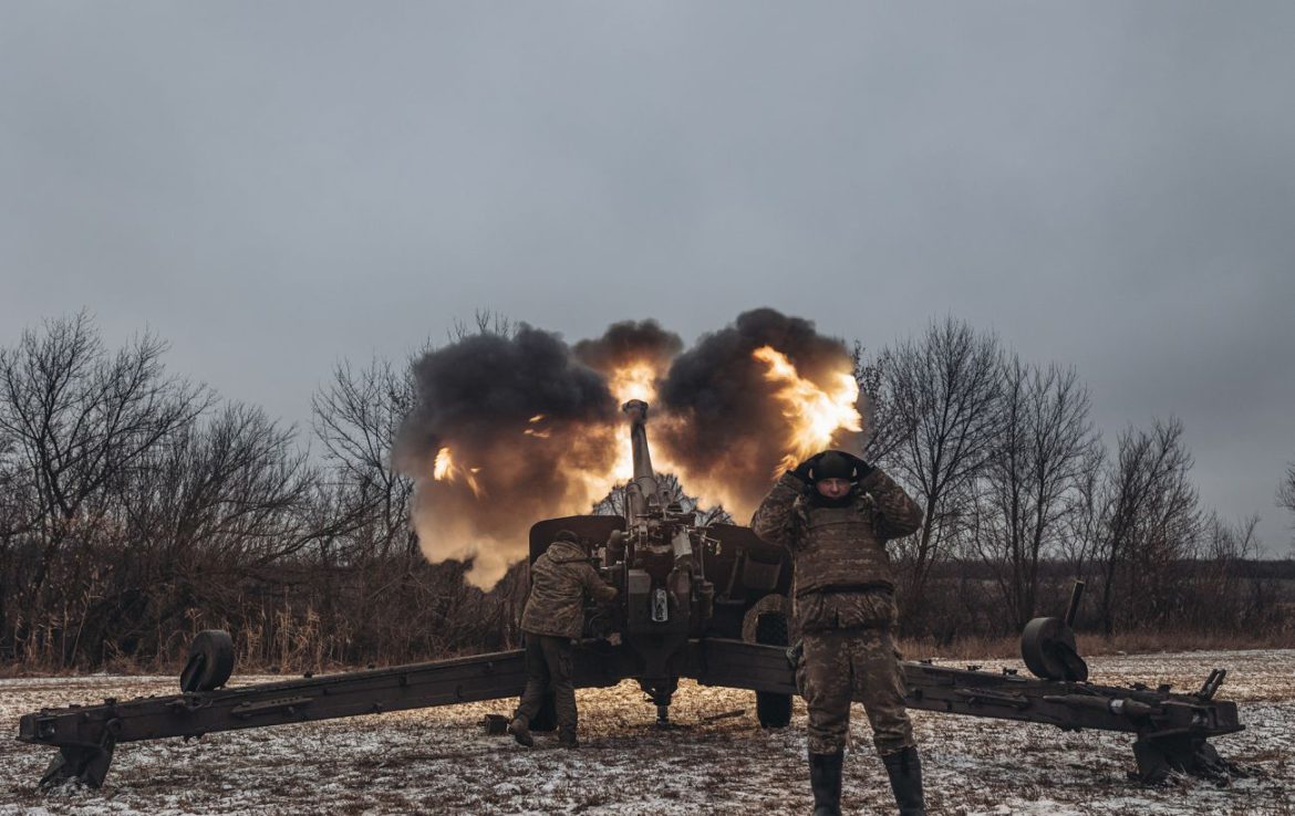 Дороги під обстрілом. Бахмут стає все більш ізольованим, – британська розвідка