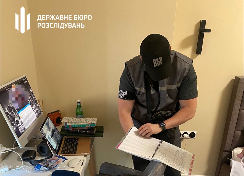 Повідомлено про підозру трьом правоохоронцям з Дніпра, які відібрали у місцевих мешканців криптовалюту на $120 тисяч