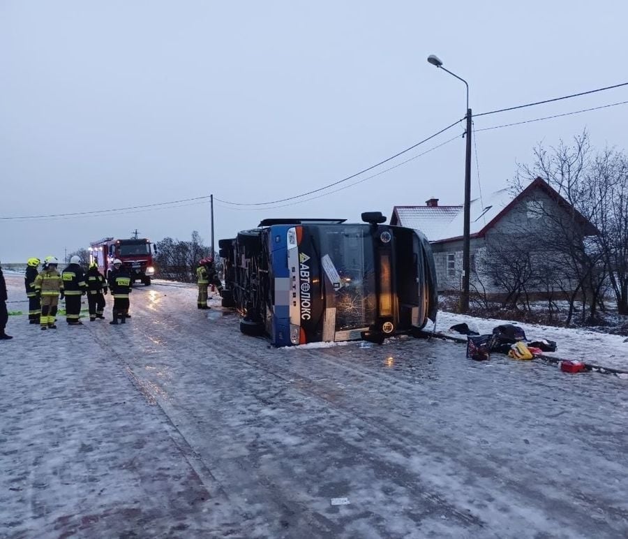 В Польщі перекинувся український автобус, 20 людей постраждали – Ніколенко