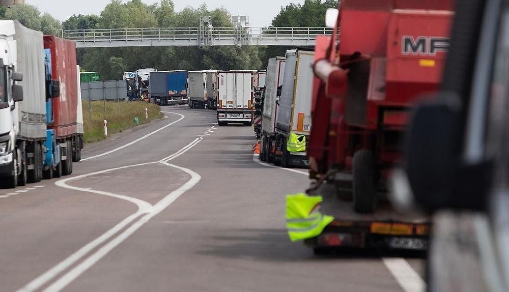 Блокада на кордоні з Польщею: протестувальники вирішили тимчасово припинити блокування пункту пропуску “Краківець” – Демченко