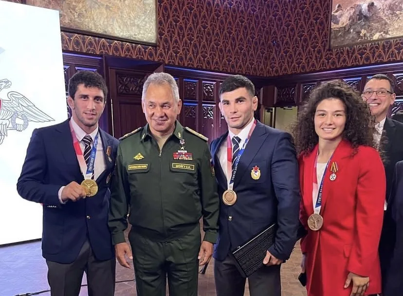 У Париж під нейтральним прапором: як російські військові можуть потрапити на Олімпіаду 3 У Париж під нейтральним прапором: як російські військові можуть потрапити на Олімпіаду
