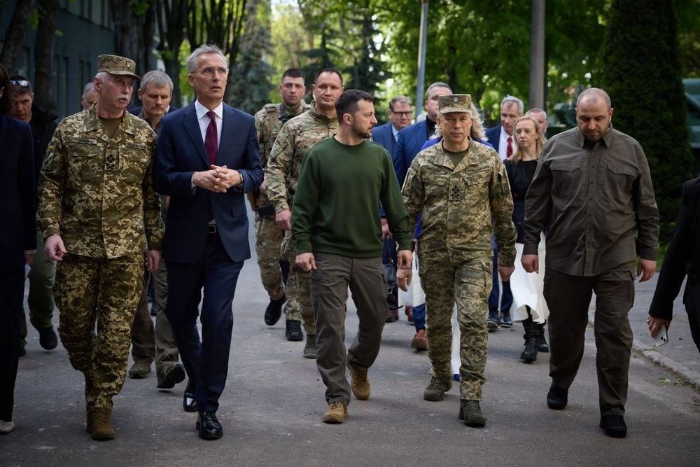 Столтенберг: через затримки в постачанні зброї довіра України до союзників по НАТО “похитнулась”