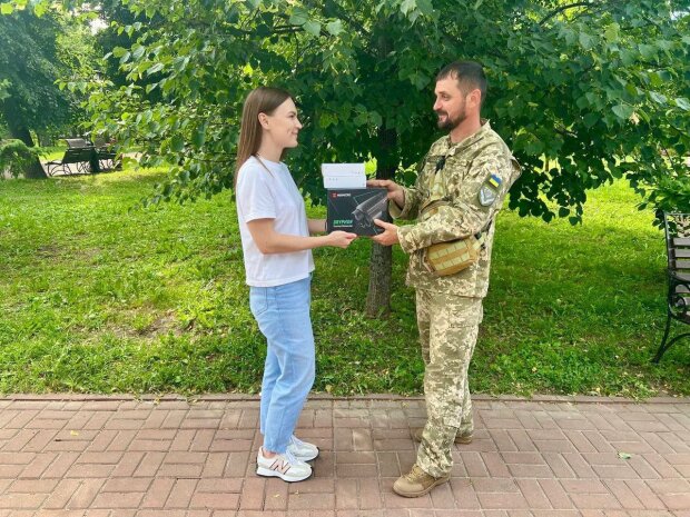 Тепловізор для військового з Прилук передав БФ молодіжної ініціативи “Надія”