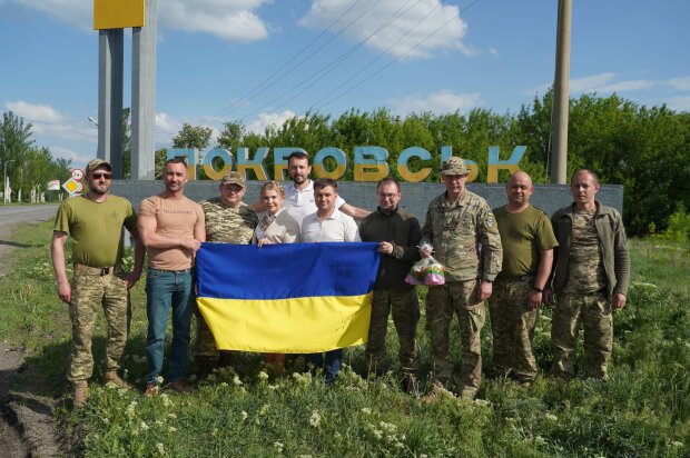 Валерій Дубіль передав бійцям на Донеччині необхідні вантажі: "Найцінніше, що є в нашій країні - це люди"