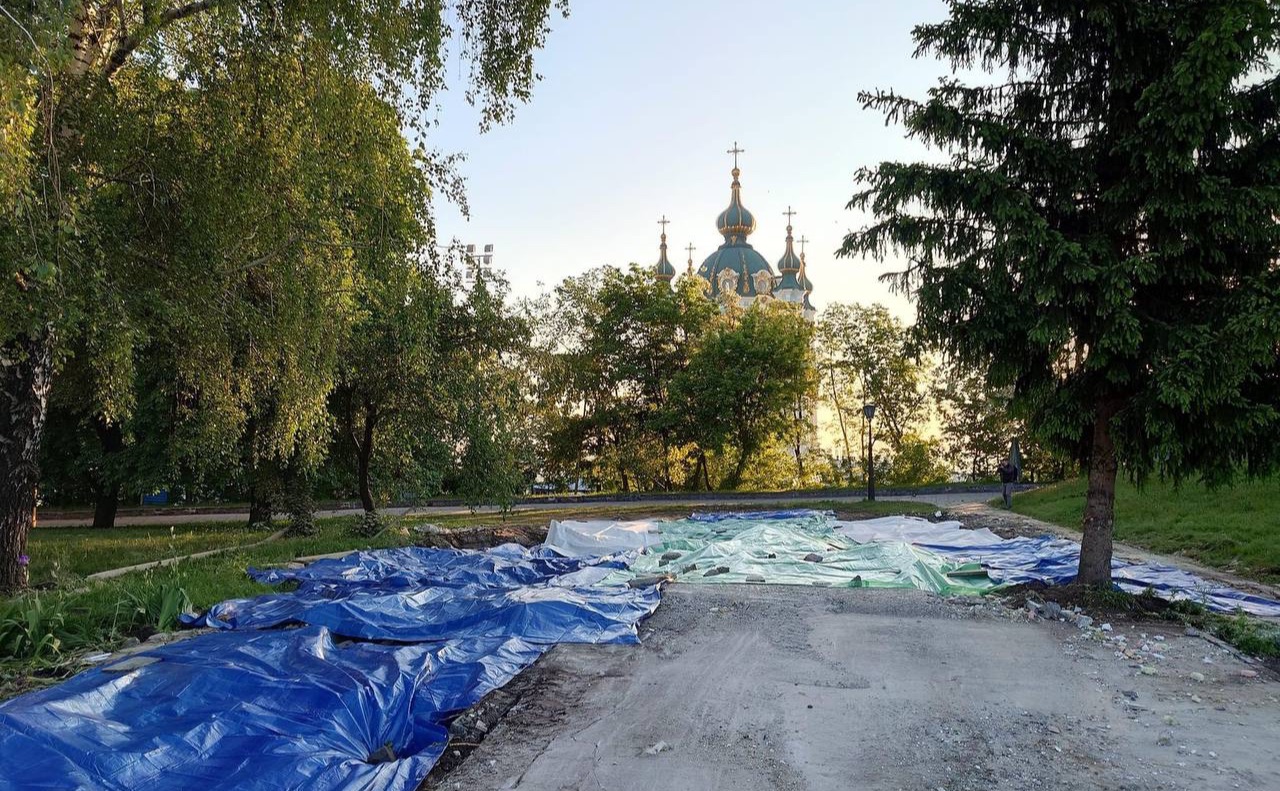 У Києві знесли храм-МАФ біля Десятинної церкви