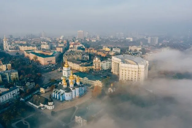 Киян попередили про високий рівень забруднення повітря на тлі спеки