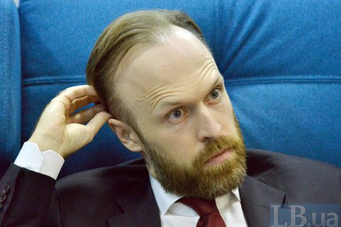 На те й війна, щоб красти. Як колишній чиновник з Адміністрації Порошенка роками наживається на державі