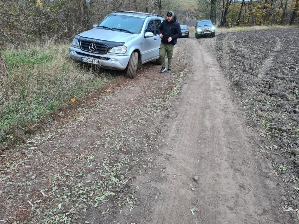 Полковник поліції Микола Омельченко «кришує» вирубку дубів на Чернігівщині