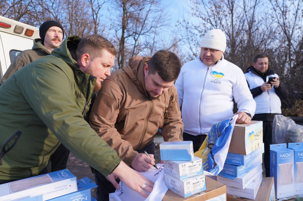 Четверта місія за місяць на передову — БФ молодіжної ініціативи «Надія» Валерія Дубіля передає обладнання військовим