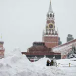 Зеленський ввів санкції проти капітанів російського танкерного флоту та розкрадачів українських музеїв