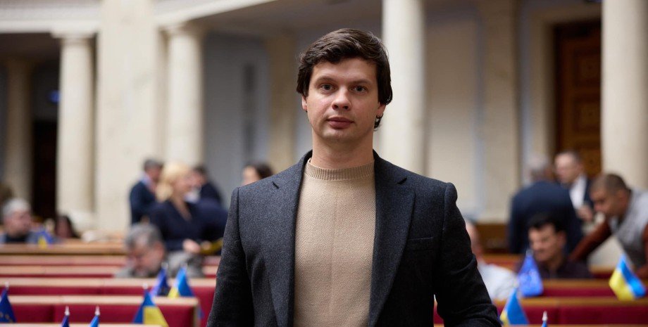 “Слуга народу” Анатолій Костюх купив новий люксовий кросовер за 2 млн грн