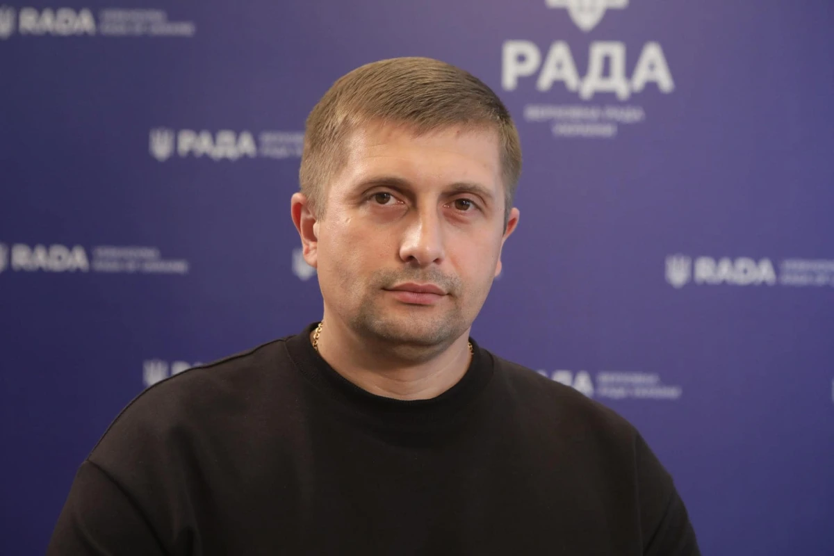 Дружина “Слуги народу” Козиря носила російські бренди після повномасштабного вторгнення, а його колишня помічниця отримала термін за співпрацю з окупантами