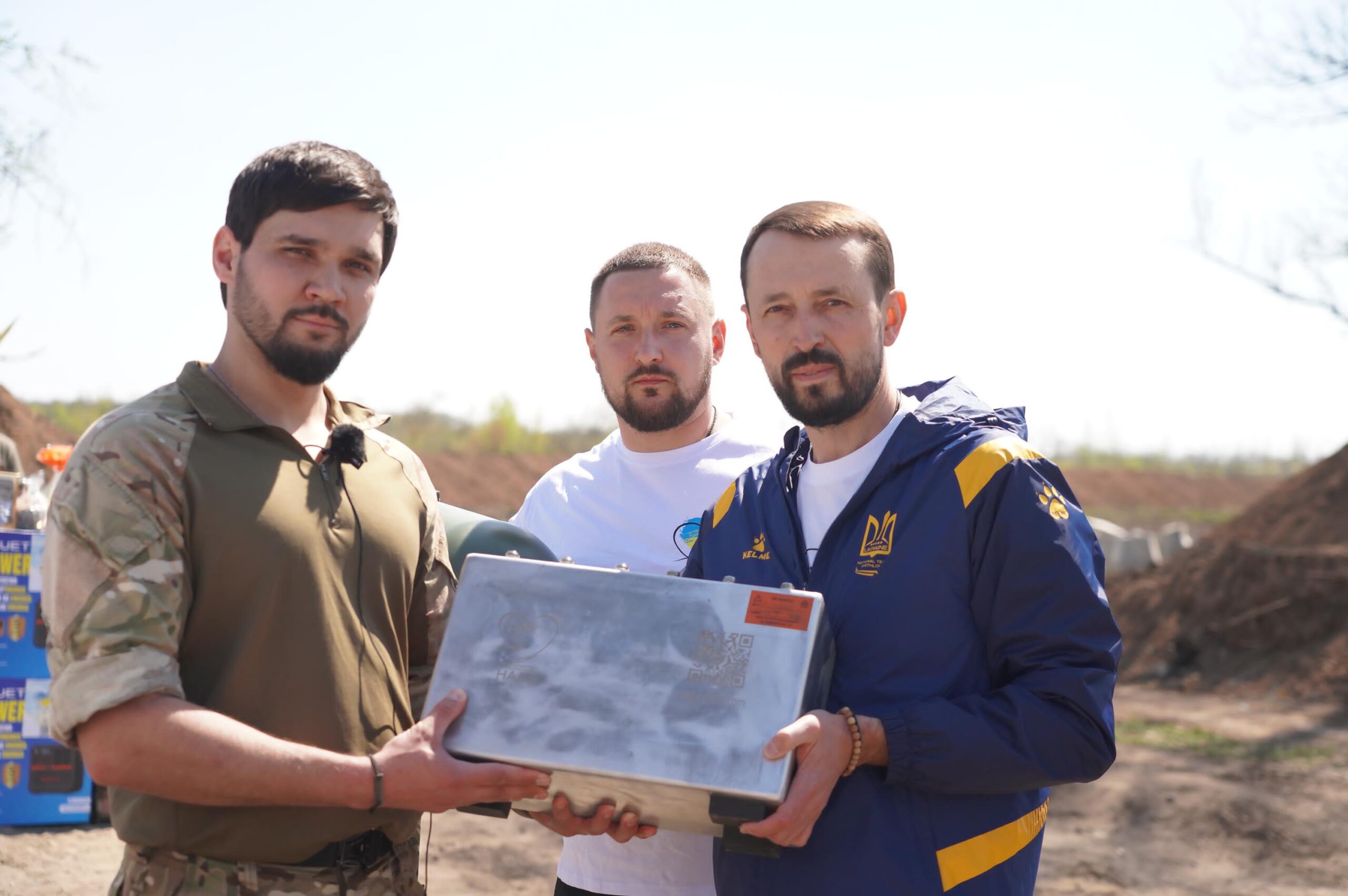 БФ молодіжної ініціативи «Надія», Валерій Дубіль, Віта Присяжнюк і партнер Євген Довбня передали на фронт чергову партію РЕБ-систем